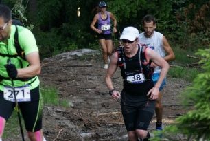 S náročnými podmínkami na Jizerském Ultratrailu si nejlépe poradili Podroužek a Zuzánková - k dispozici fotky všech závodníků ke stažení