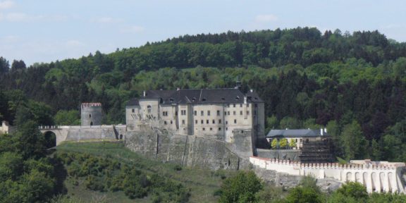 Běžecká trasa z města Sázava na hrad Český Šternberk