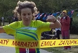 M. Dimitriadu v cíli maratonu