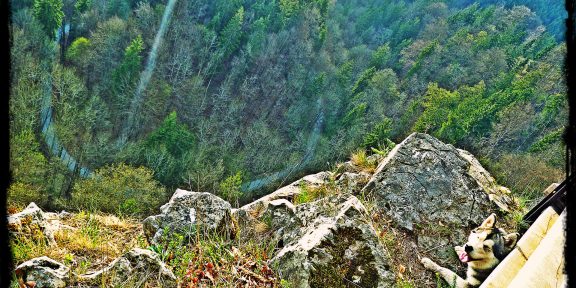Moravský kras: běžecká trasa severní jeskynní částí v oblasti Macochy