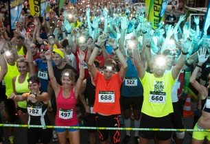Premiérový NIGHT RUN MOST běželo přes 800 běžců, prvenství získali Ottenschlägerz a Rusínová