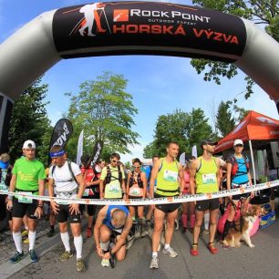 Start Long závodu byl tradičně pět minut před půlnocí (foto: Patrik Pátek/PatRESS.cz)