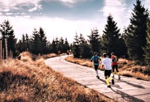 ČEZ Jizerská 50 Run přilákala 1251 závodníků. Padesátku ovládli Podroužek a Zuzánková