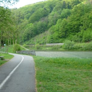 Začátek cyklostezky Bečva - u splavu (Vsetín-Ohrada)