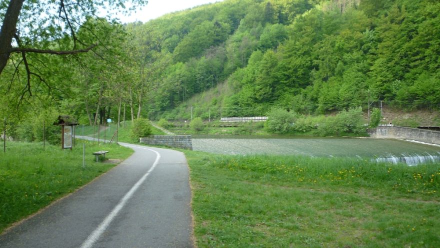 Začátek cyklostezky Bečva - u splavu (Vsetín-Ohrada)