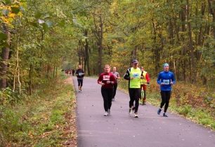 Půlmaraton v Hradci Králové ve znamení traťových rekordů Kohuta a Preibischové. Marotonská trať pro Čivrného a Rambovou + FOTKY ÚČASTNÍKŮ ZDARMA KE STAŽENÍ