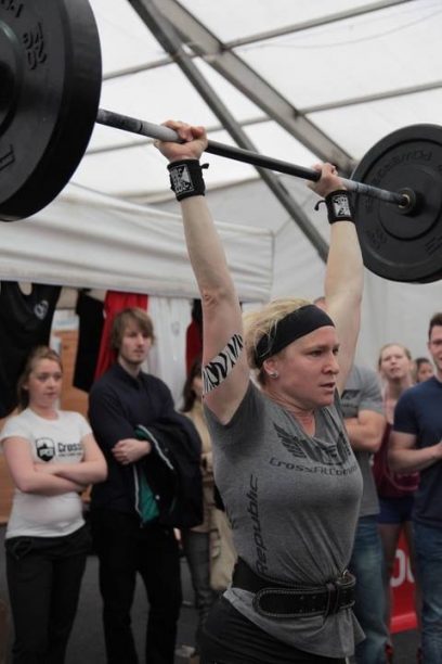Z crossfitové soutěže Painstorm challenge 2015 (nad hlavou má 60 kg)