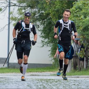 Doběh do cíle Beskydské sedmičky se Zbyňkem Cyprou (foto Novotný - Sobota)