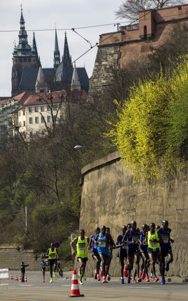 Trasa Pražského 1/2Maratonu vede přes historické centrum Prahy (např. Vyšehrad)