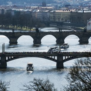 Proběhnete se také po nejkrásnějších pražských mostech