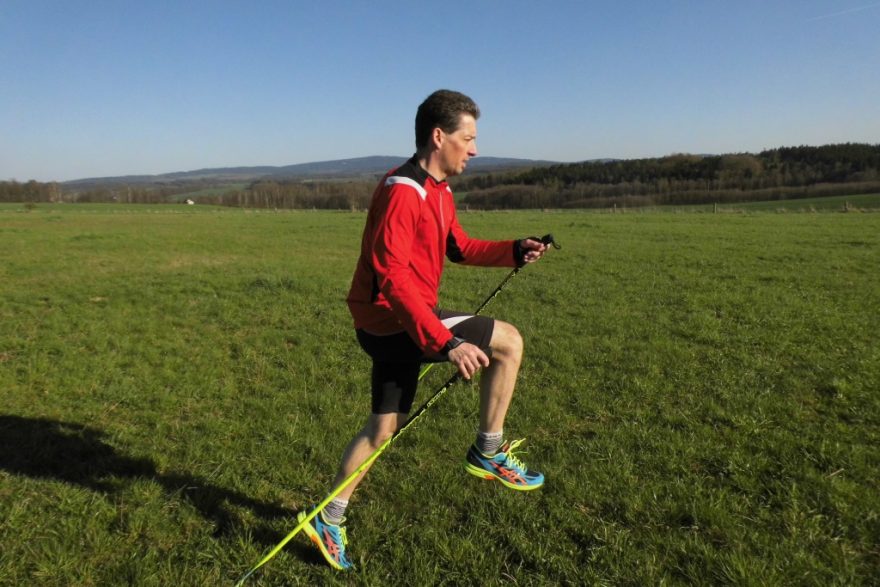 Běžecká abeceda s využitím runningových holí (foto zdroj nakladatelství Smart Press)