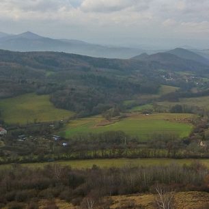 Českým středohořím kolem vrchu Radobýl