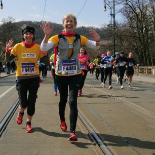 Během proti slepotě - na trati Sportisimo ½ maraton Praha (foto:Martin Bouda)