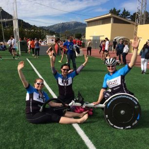 Honza s přítelkyní Aňou a fotografkou Ditou na Mitja Pollensa Marató na Mallorce (foto: Dita Spalková)