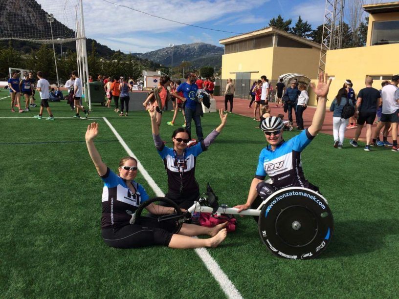 Honza s přítelkyní Aňou a fotografkou Ditou na Mitja Pollensa Marató na Mallorce (foto: Dita Spalková)