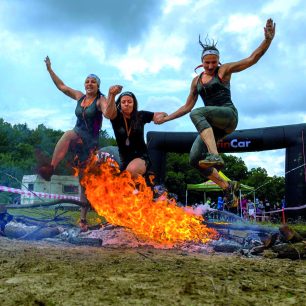 Skákat ohněm? Na Gladiator Race si to rozhodně užijete!