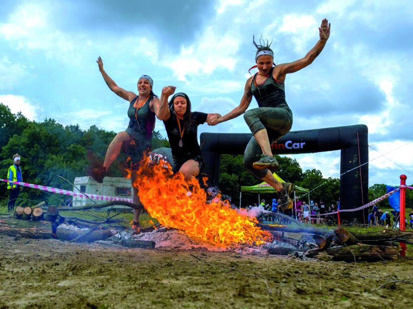Skákat ohněm? Na Gladiator Race si to rozhodně užijete!
