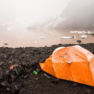 Přenocování u jezera ve 3000 m. n. m.