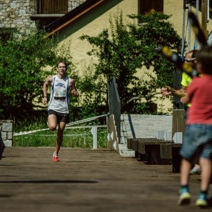 Tomáš Lichý dobíhá do cíle jako vítěz 2015 (foto: buffepictrail.com)