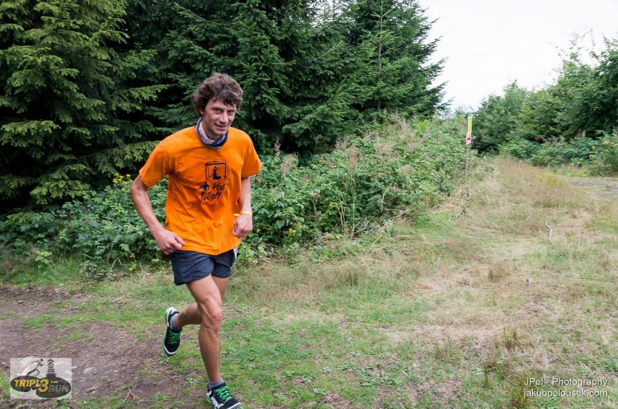 Při závodě si běžci užili pravý horský trail (foto: jakubpelousek.com)