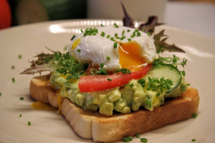 Toast s avokádovou pomazánkou