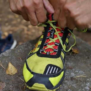 Salming Trail T2 má klasické šněrování