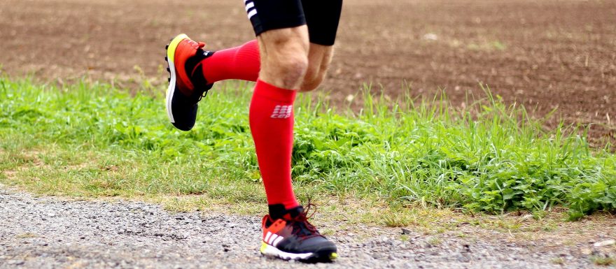 Recenze OUTDOOR LIGHT MERINO SOCKS CEP: kompresní podkolenky pro vyznavače trialového běhání