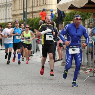 i běžci s výstředním oblečením jsou zpestřením závodů