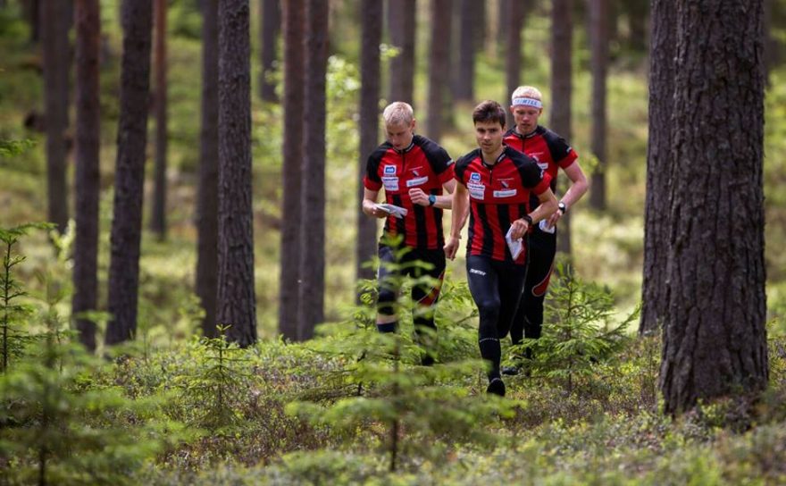 Jan Petržela (uprostřed) při tréninku ve Finsku