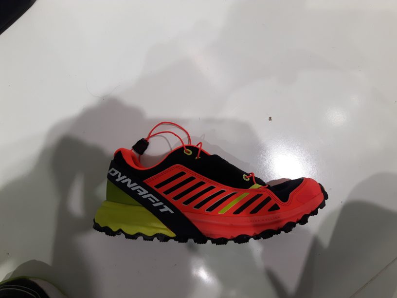 Model Alpine Pro od Dynafitu s podrážkou z Vibramu