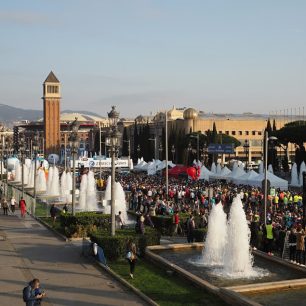 Start i cíl na proslulém Placa Espanya s vodotrysky