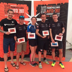 Transvulcania 2017 - v CZ reprezentaci vše připraveno (zleva: TOmáš Bystřický, Zdeněk Kříž, Zuzana Urbancová, Jan Bartas, Ondřej Fejfar)