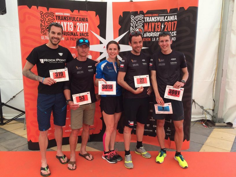 Transvulcania 2017 - v CZ reprezentaci vše připraveno (zleva: TOmáš Bystřický, Zdeněk Kříž, Zuzana Urbancová, Jan Bartas, Ondřej Fejfar)