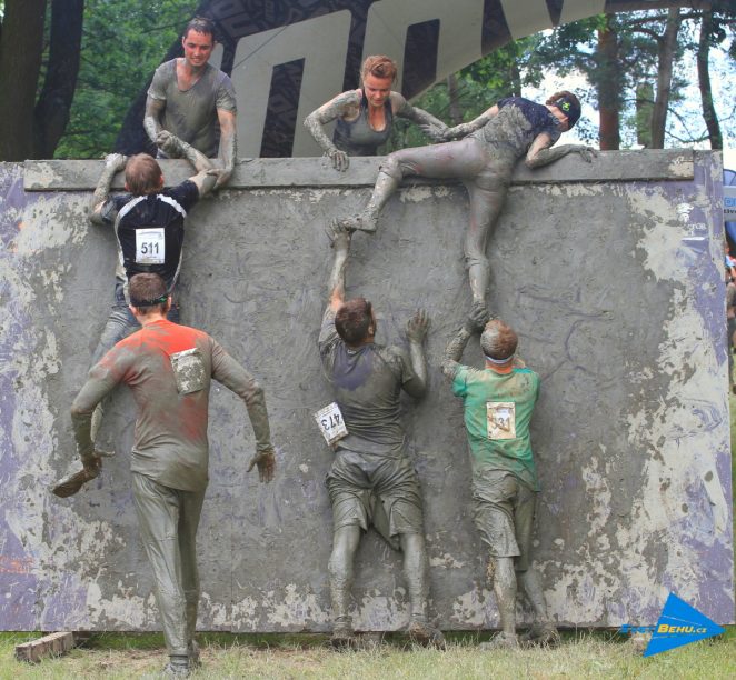 Přelézání překážky