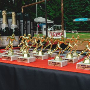 Trofeje pro nejrychlejší závodníky