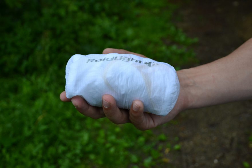 Po sbalení má balíček rozměr asi jen 10 x 5 cm.