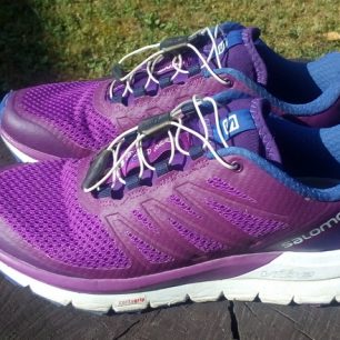 RECENZE: Salomon Sense Pro Max - lehoučká bota na delší traily