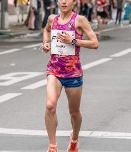 Závod Adidas Runners City Night Berlín 2017 - zlepšila jsem si osobní rekord o 2min na 35:47 a vyhrála jsem kategorie adidas Runners běžkyň.