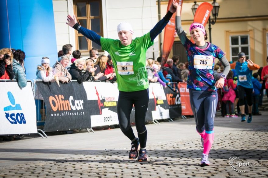 Běhá celá rodina - Hradecký půlmaraton 2016.