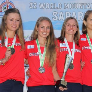 MS v běhu do vrchu Sapareva Banya - 2. místo v týmech s Petra Nováková, Pavla Schorná a Lucie Maršánová