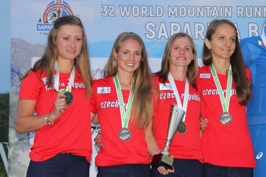 MS v běhu do vrchu Sapareva Banya - 2. místo v týmech s Petra Nováková, Pavla Schorná a Lucie Maršánová