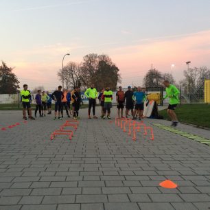 Trénink má vždy rozmanitý charakter a bude bavit.