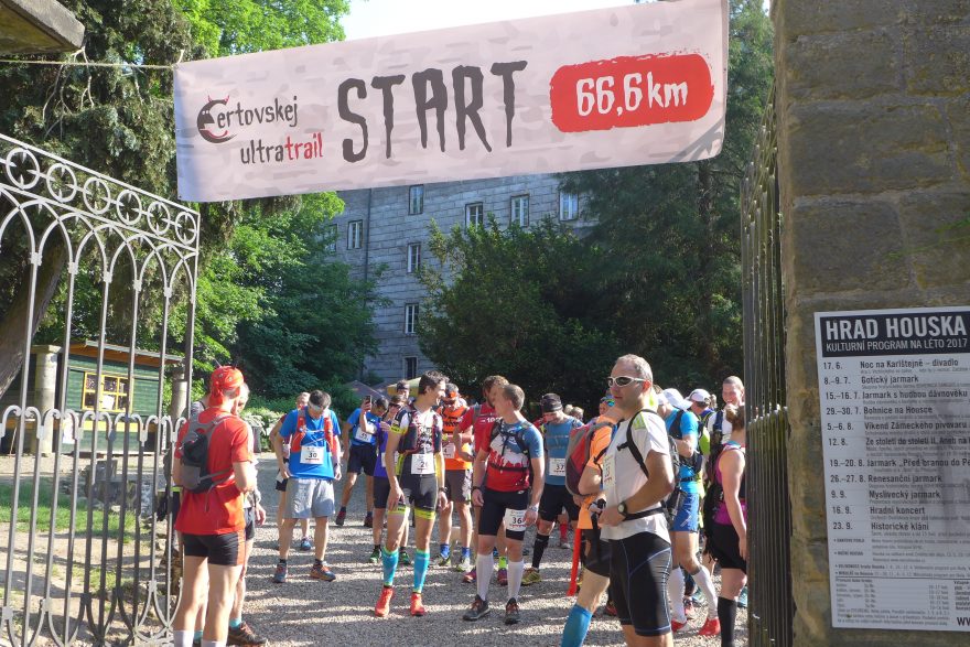 Start na hradě Houska