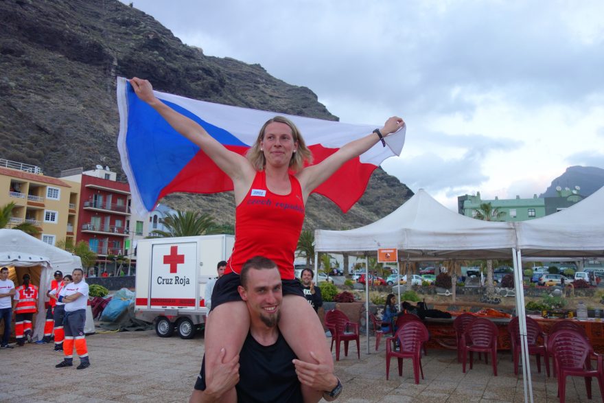 S vlajkou na Transvulcanii