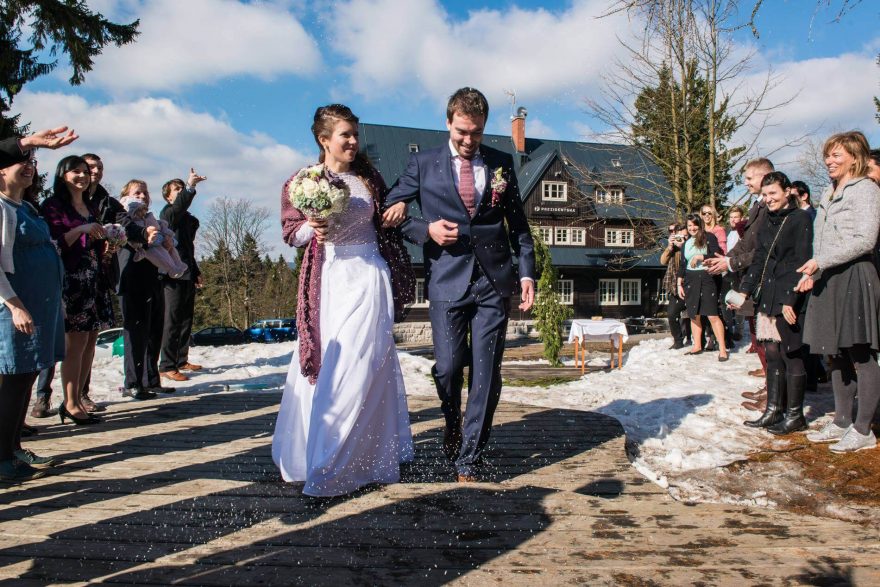 Hlavní událostí roku byla březnová svatba, kterou jsme stihli ještě na sněhu a běžkách