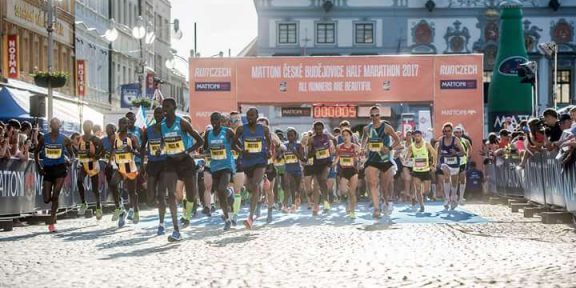 RunCzech spouští Volkswagen Virtual Maraton Praha až pro deset tisíc běžců. Máme již přes tři tisíce předregistrací, vzkazují pořadatelé.