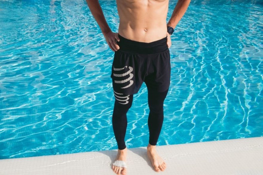 Zeštíhlený pás je opatřen silikonovým potiskem