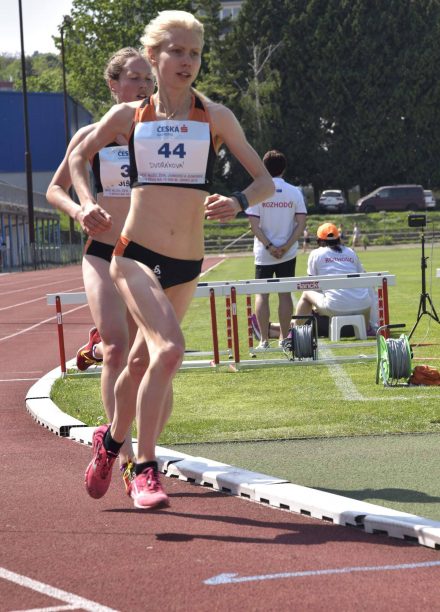 KRISTÝNA DVOŘÁKOVÁ: mladá, talentovaná běžkyně desítek a půlmaratonů: Každý hezký čas mě potěší