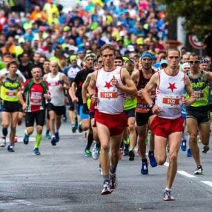 TOMÁŠ EDLMAN - pražský běžec se zaměřením na atletiku, dráhu a silniční závody do půlmaratonu: "Upravení tréninku podle aktuálního stavu je to největší umění"