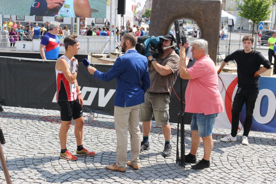 Miloš Nykodým s reportéry České televize